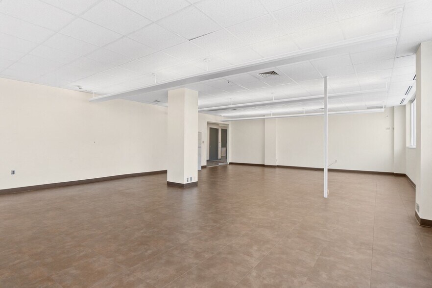 More Photos Of 1100 Market St, Chattanooga Office For Sale