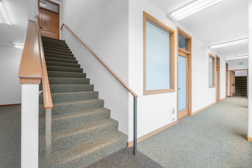 More Photos Of 2413 Main St, Ferndale Office For Lease