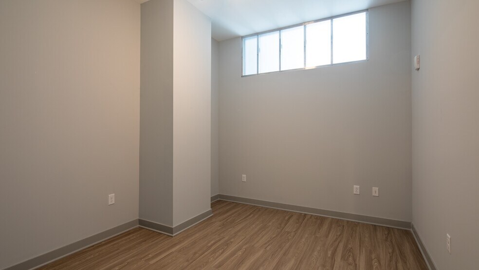 More Photos Of 670 Downey Green, Hampton Apartments For Sale