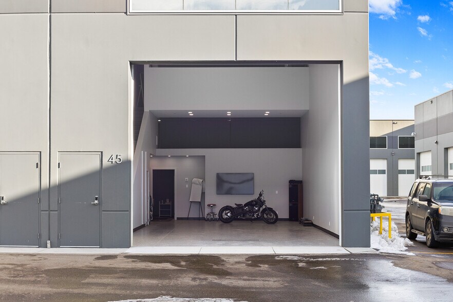 More Photos Of 1750 120 Av NE, Calgary Warehouse For Sale