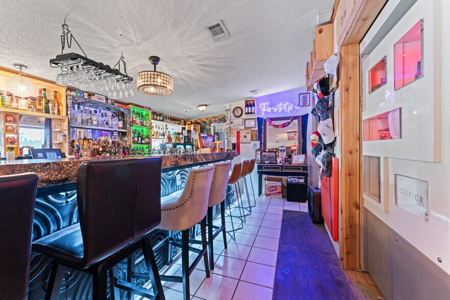 More Photos Of 33855 Blanco Rd, Bulverde Bar For Sale