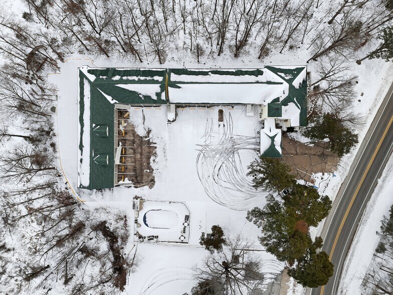 More Photos Of 3169 E Van Buren, Eureka Springs Hotel For Sale