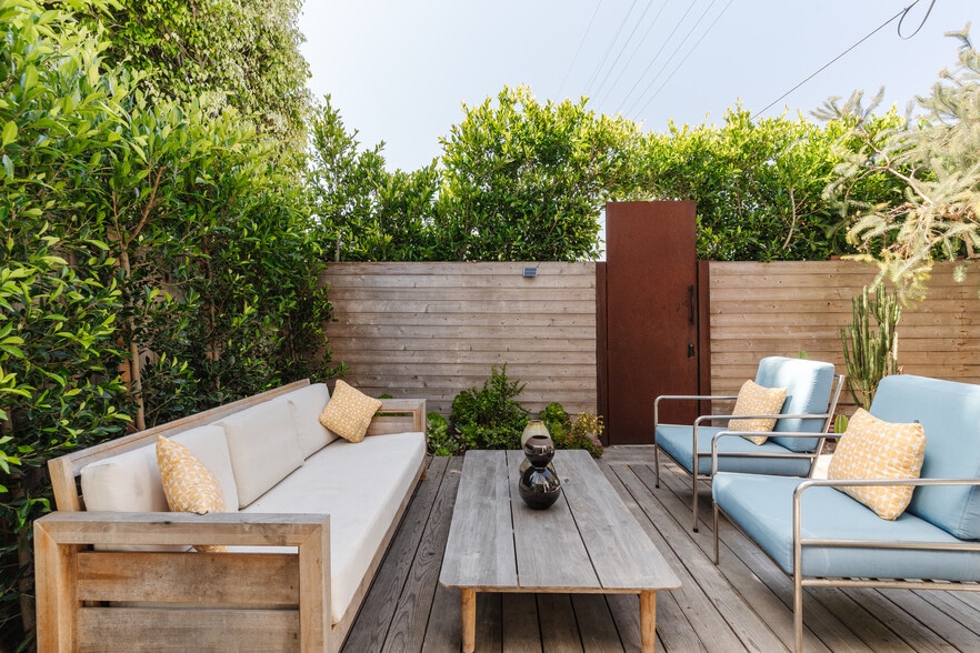 More Photos Of 40 18th Ave, Venice Apartments For Sale
