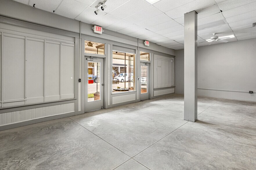 More Photos Of 101 W Laurel Ave, Damascus General Retail For Sale