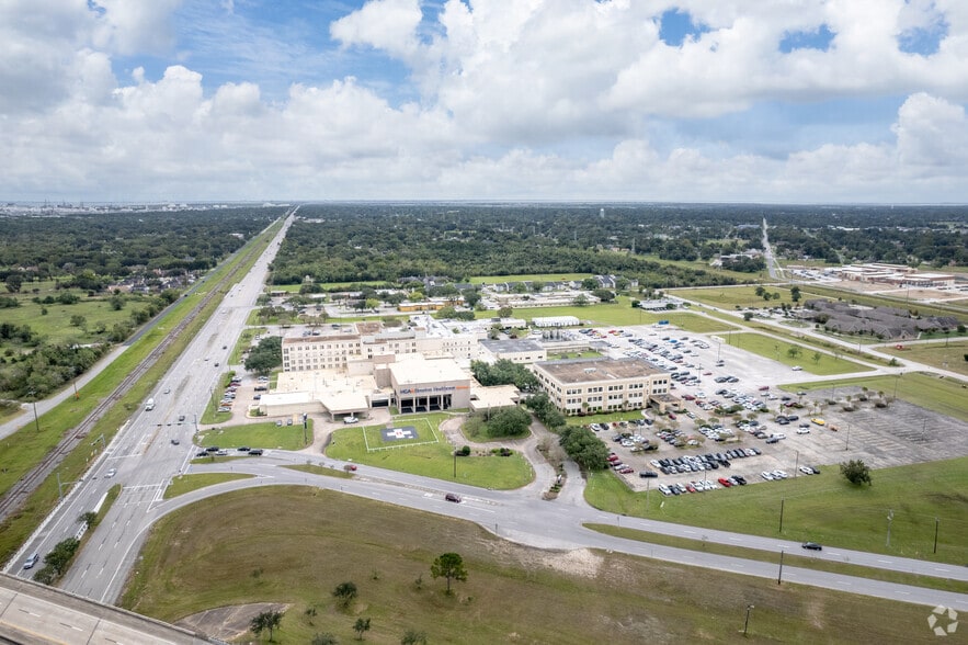 More Photos Of 6807 Emmett F. Lowry Expy, Texas City Medical For Lease