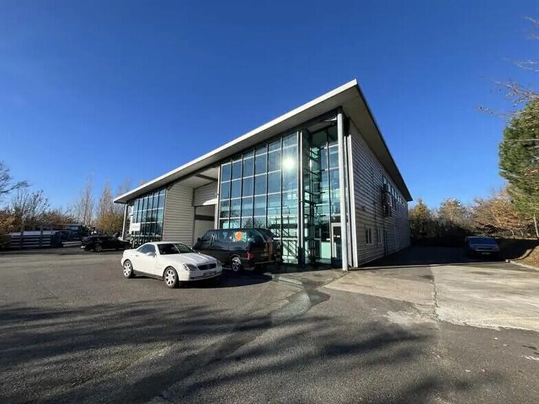 Primary Photo Of 11 Rue Du Cassé, Saint-Jean Flex For Lease