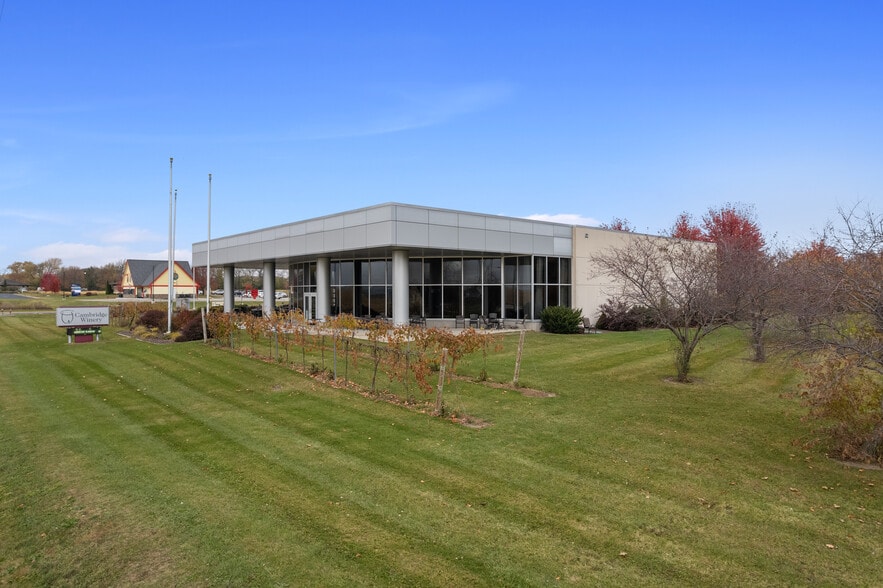 More Photos Of 600 Kenseth Way, Cambridge General Retail For Sale