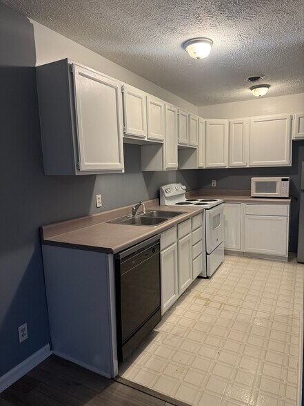 More Photos Of 285 S Chestnut St, Monrovia Apartments For Sale