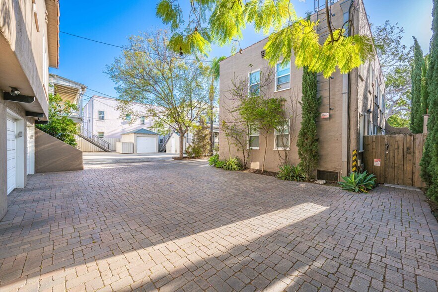 More Photos Of 745 N Hayworth Ave, Los Angeles Apartments For Sale