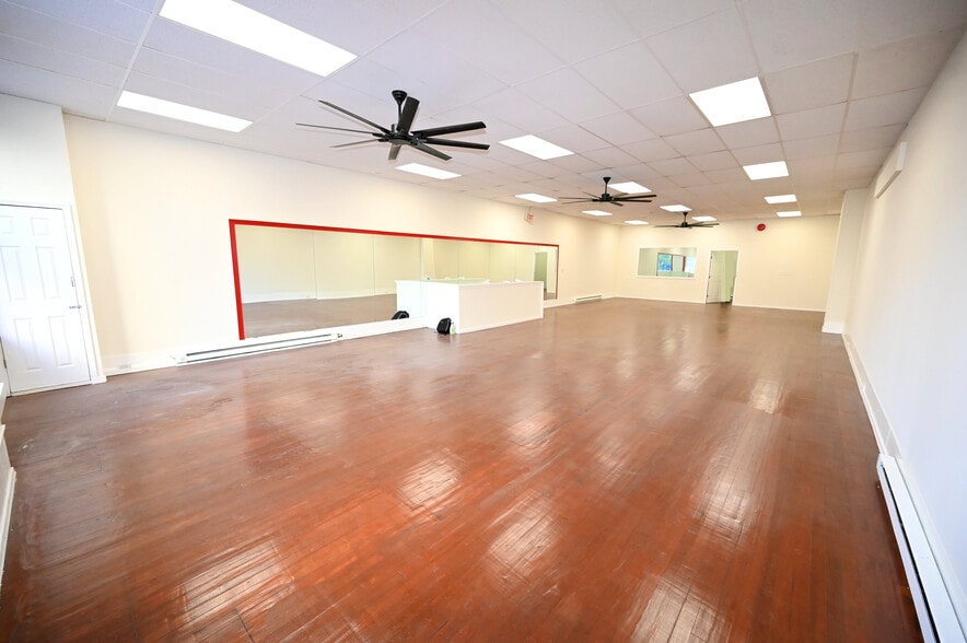 More Photos Of 227 E Baltimore St, Baltimore Storefront Retail Residential For Sale