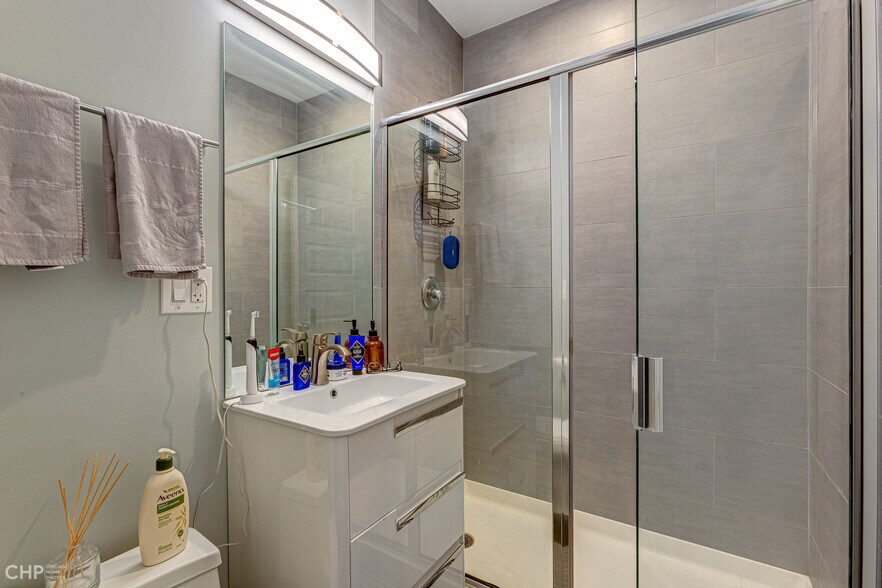 More Photos Of 6710-6712 N Northwest Hwy, Chicago Apartments For Sale