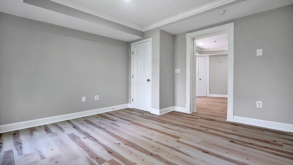 More Photos Of 323 8th St NE, Washington Apartments For Sale