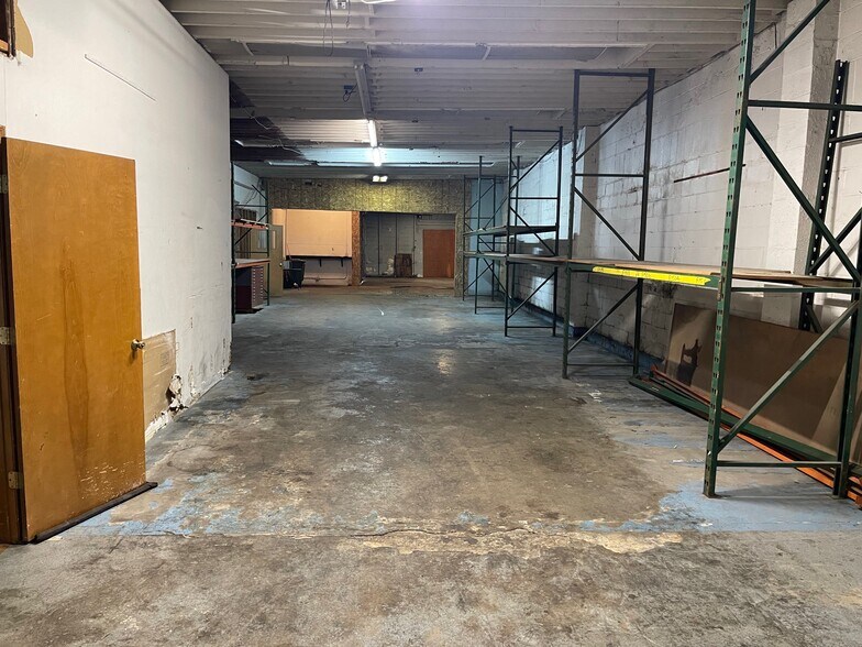 More Photos Of 635 N Columbia Blvd, Portland Warehouse For Sale