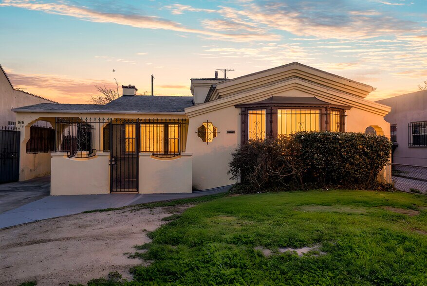 Primary Photo Of 162 W 65th St, Los Angeles Multifamily For Sale