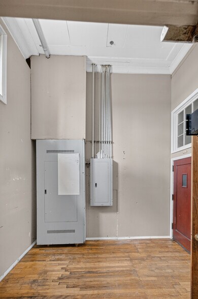 More Photos Of 1024 Noble St, Anniston Storefront Retail Office For Sale