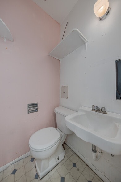 More Photos Of 361 SW 12th St, Ontario Specialty For Sale
