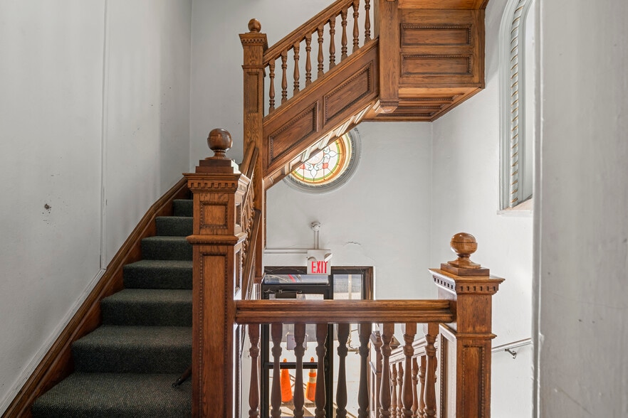 More Photos Of 21 State St, Oil City Specialty For Sale