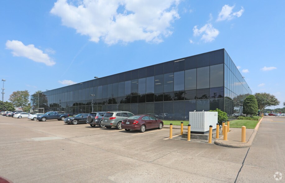 More Photos Of 9601 Jones Rd, Houston Office For Lease