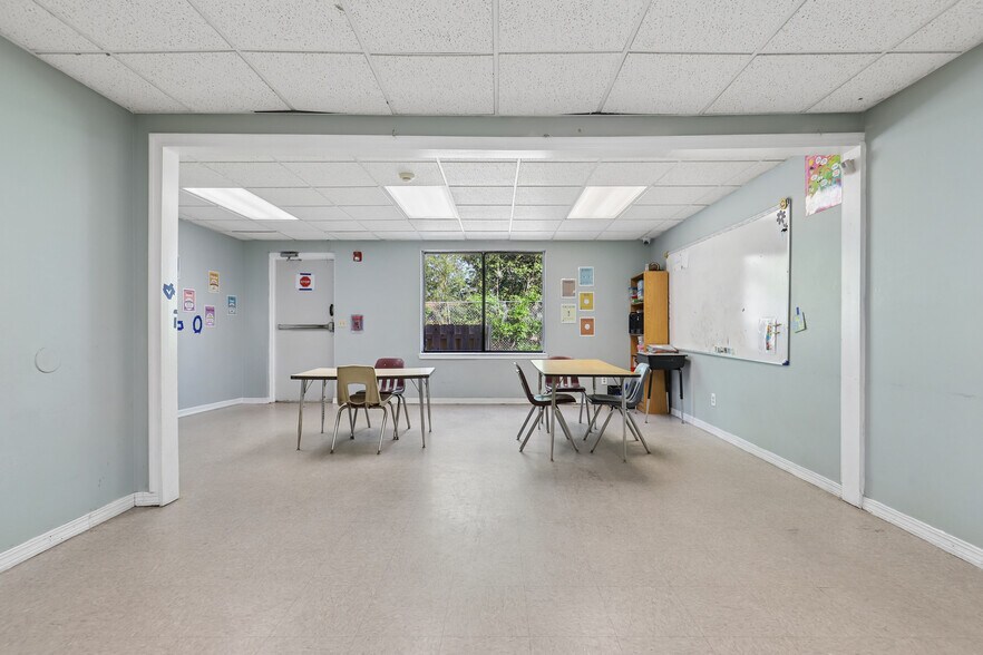 More Photos Of 772 Foxridge Center Dr, Orange Park Office For Sale