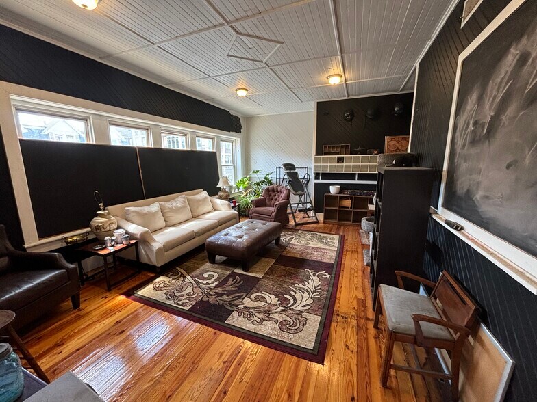 More Photos Of 921 W Washington St, Allentown Warehouse For Lease