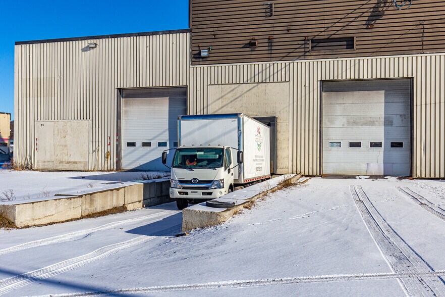 More Photos Of 35-75 Rue De L'acier, Coteau-du-lac Manufacturing For Lease