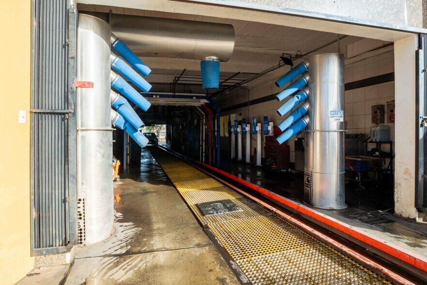 More Photos Of 2285 Newport Blvd, Costa Mesa Carwash For Lease