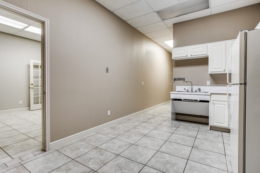 More Photos Of 605-607 6th St N, Texas City Restaurant For Sale