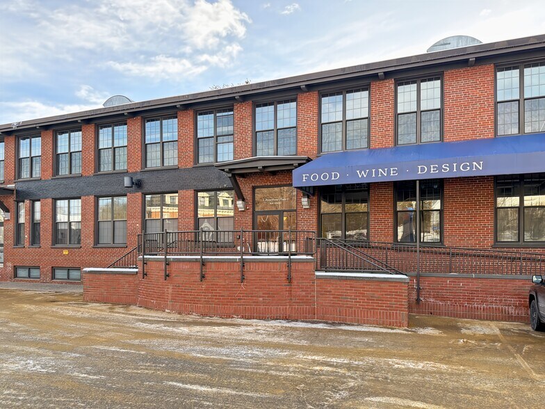 More Photos Of 322 W Main St, Tilton Coworking Space