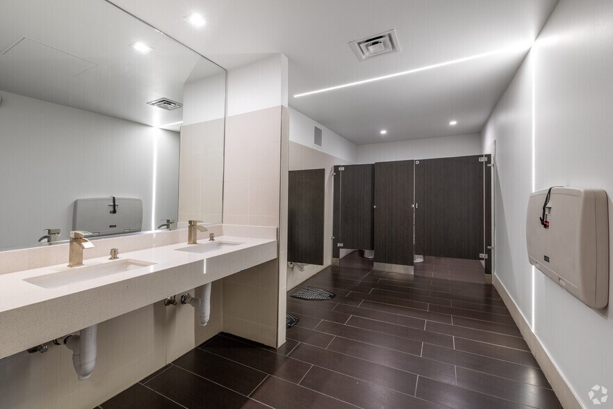 More Photos Of 4410 W Piedras Dr, San Antonio Office For Sale