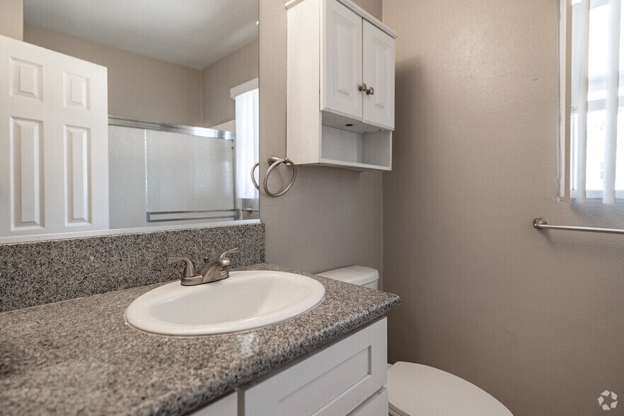 More Photos Of 125 Ximeno Ave, Long Beach Apartments For Sale