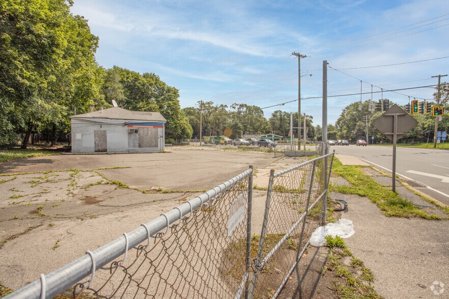 More Photos Of 5055 Northern Blvd, Glen Head Service Station For Sale