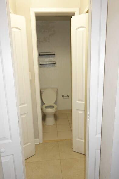 More Photos Of 2887 S Osceola Ave, Orlando Office For Sale