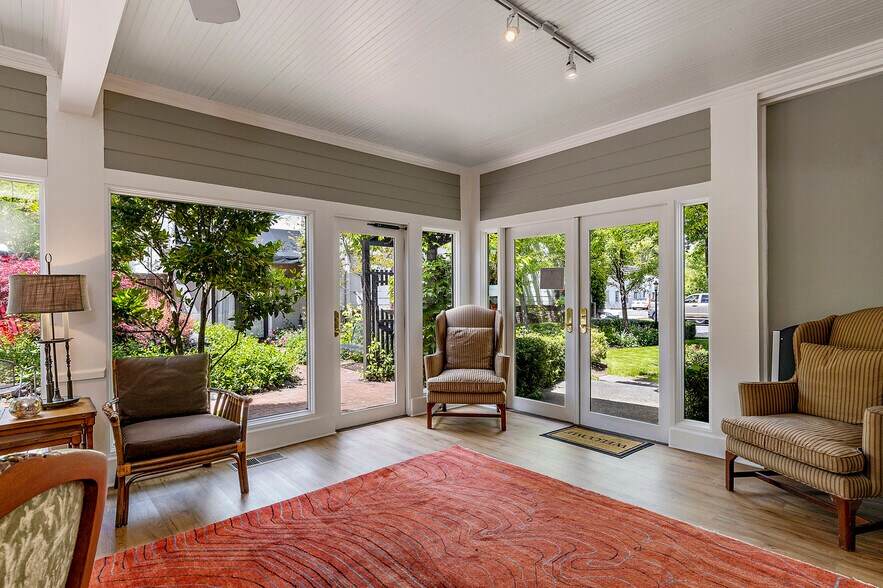 More Photos Of 240 E California St, Jacksonville Hotel For Sale