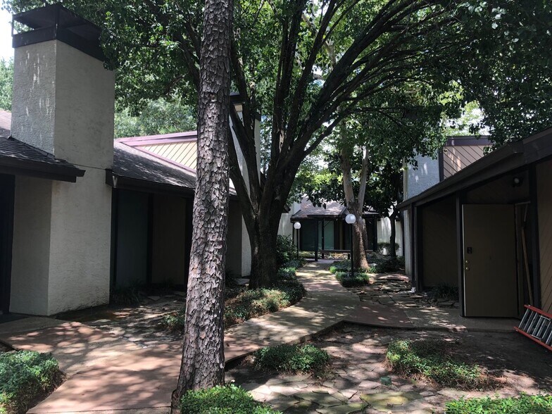 More Photos Of 14339 Torrey Chase Blvd, Houston Loft Creative Space For Lease