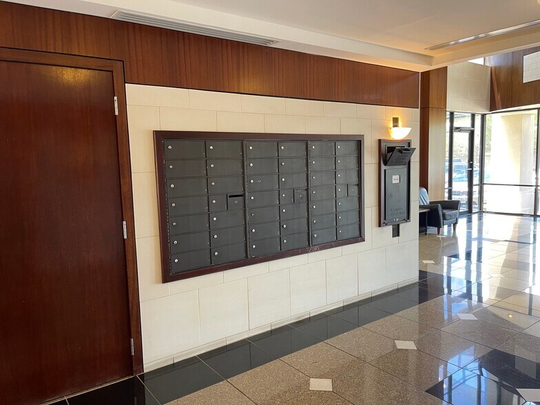 More Photos Of 4222 Trinity Mills Rd, Dallas Medical For Lease