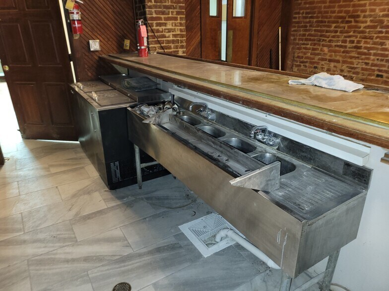 More Photos Of 90 E Jefferson St, Franklin Specialty For Lease