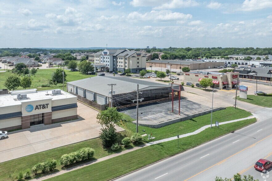 More Photos Of 2119 SE Washington Blvd, Bartlesville Freestanding For Sale