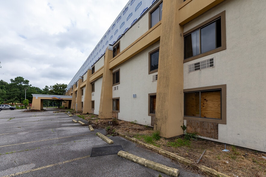 More Photos Of 6020 Shelby Oaks Dr, Memphis Hotel For Sale