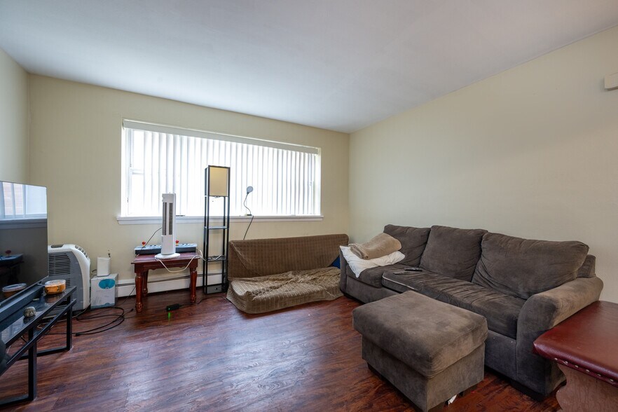 More Photos Of 726 W Roy Dr, Villa Park Apartments For Sale