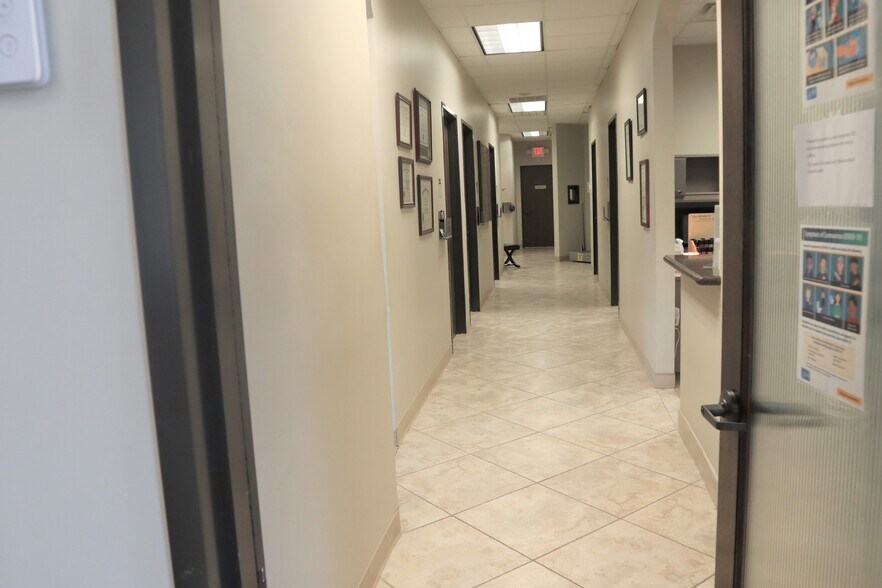 More Photos Of 9405 Huffmeister Rd, Houston Storefront Retail Office For Lease