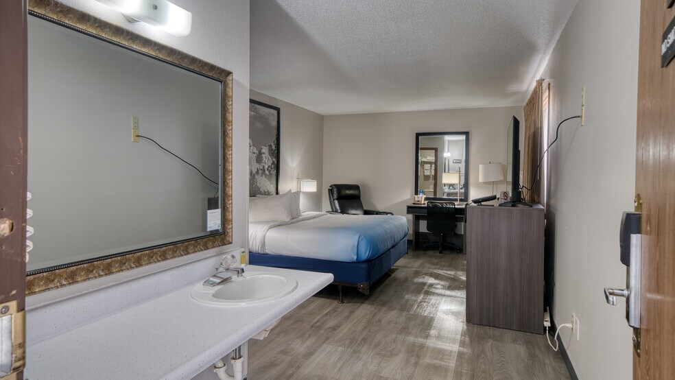 More Photos Of 2600 Whitewood Service Rd, Sturgis Hotel For Sale