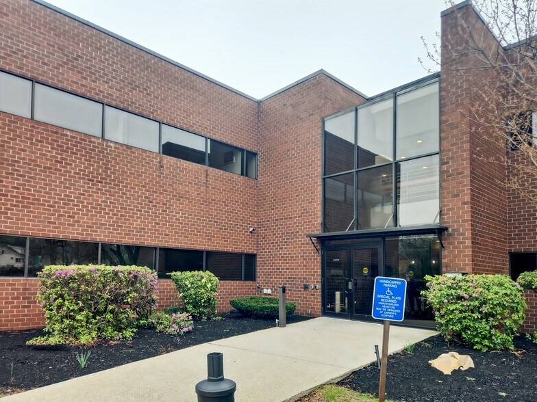 More Photos Of 945 Concord St, Framingham Coworking Space