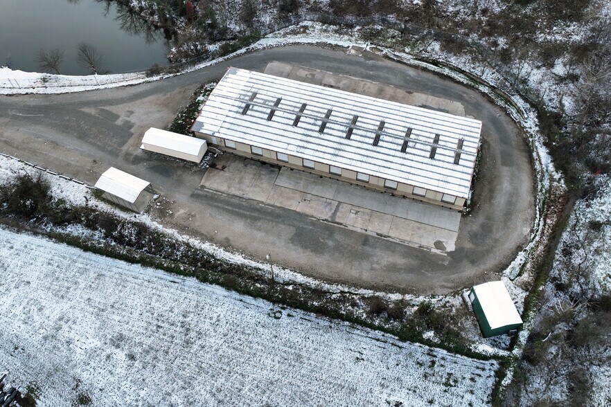 More Photos Of 150 Ayers Blvd, Belpre Light Distribution For Lease