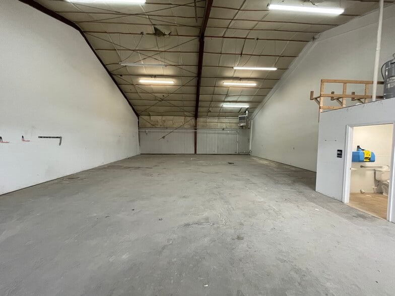 More Photos Of 701 River Dr S, Great Falls Light Distribution For Lease