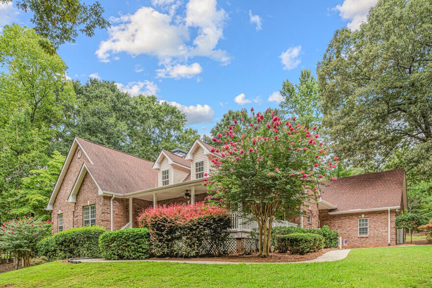 More Photos Of 170 St Gabriel Way, Fayetteville Light Manufacturing For Sale