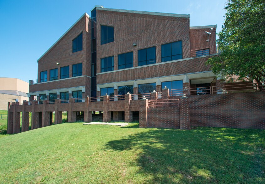 Primary Photo Of 14135 Midway Rd, Addison Office For Lease