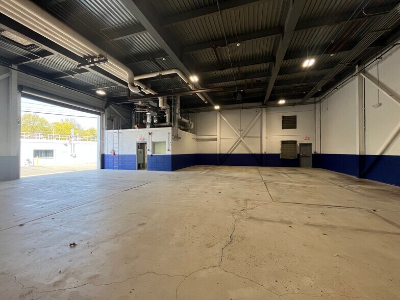 More Photos Of 13 West St, East Hanover Warehouse For Lease