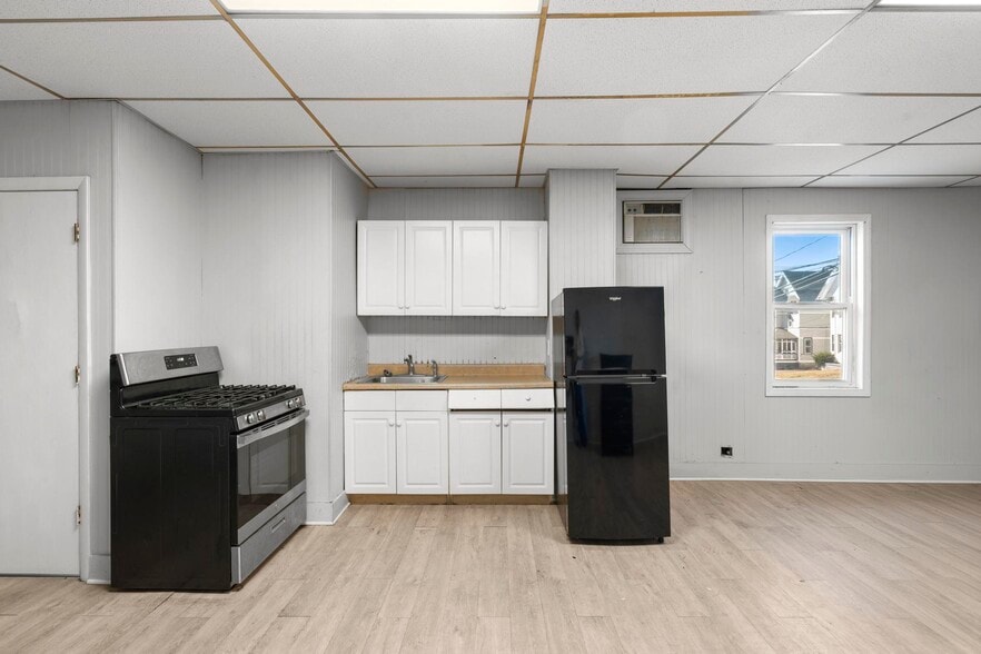 More Photos Of 74 Holmes Ave, Waterbury Storefront Retail Residential For Sale