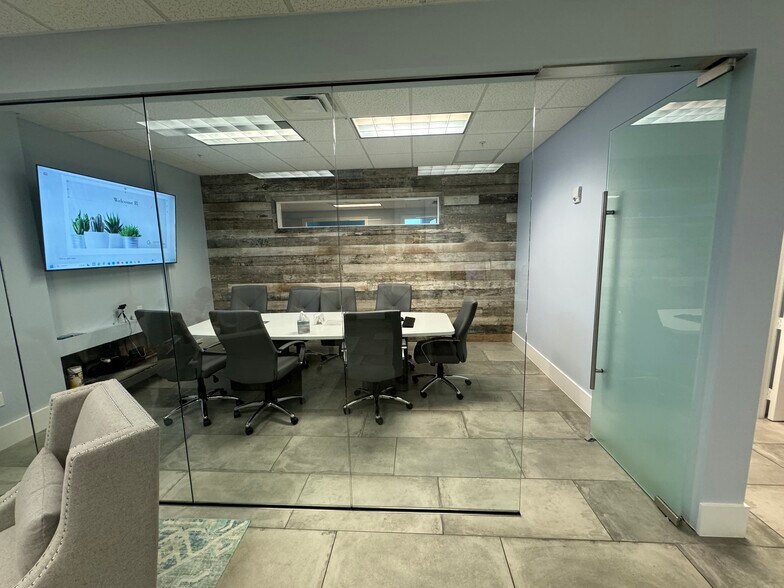 More Photos Of 999 Vanderbilt Beach Rd, Naples Office For Lease