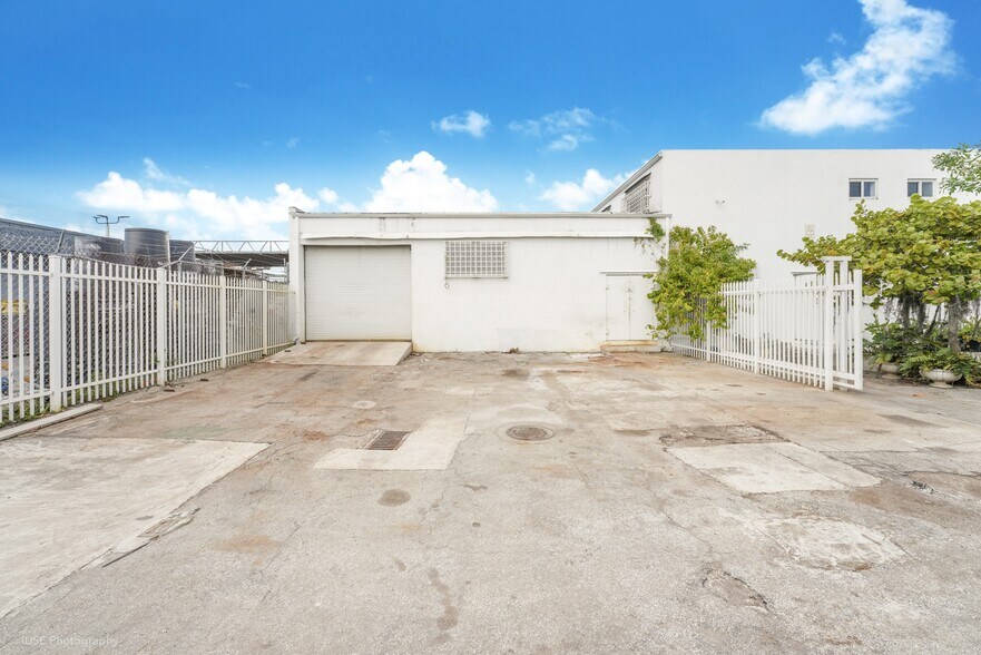 More Photos Of 995 NW 72nd St, Miami Warehouse For Lease